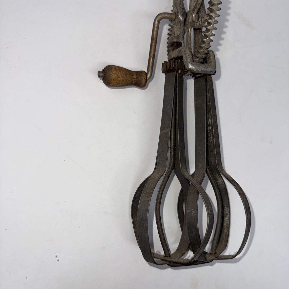 Vintage Hand Egg Beater MCM Taplin Msg. Co New Britain Solid Metal Light Running - Picture 5 of 9